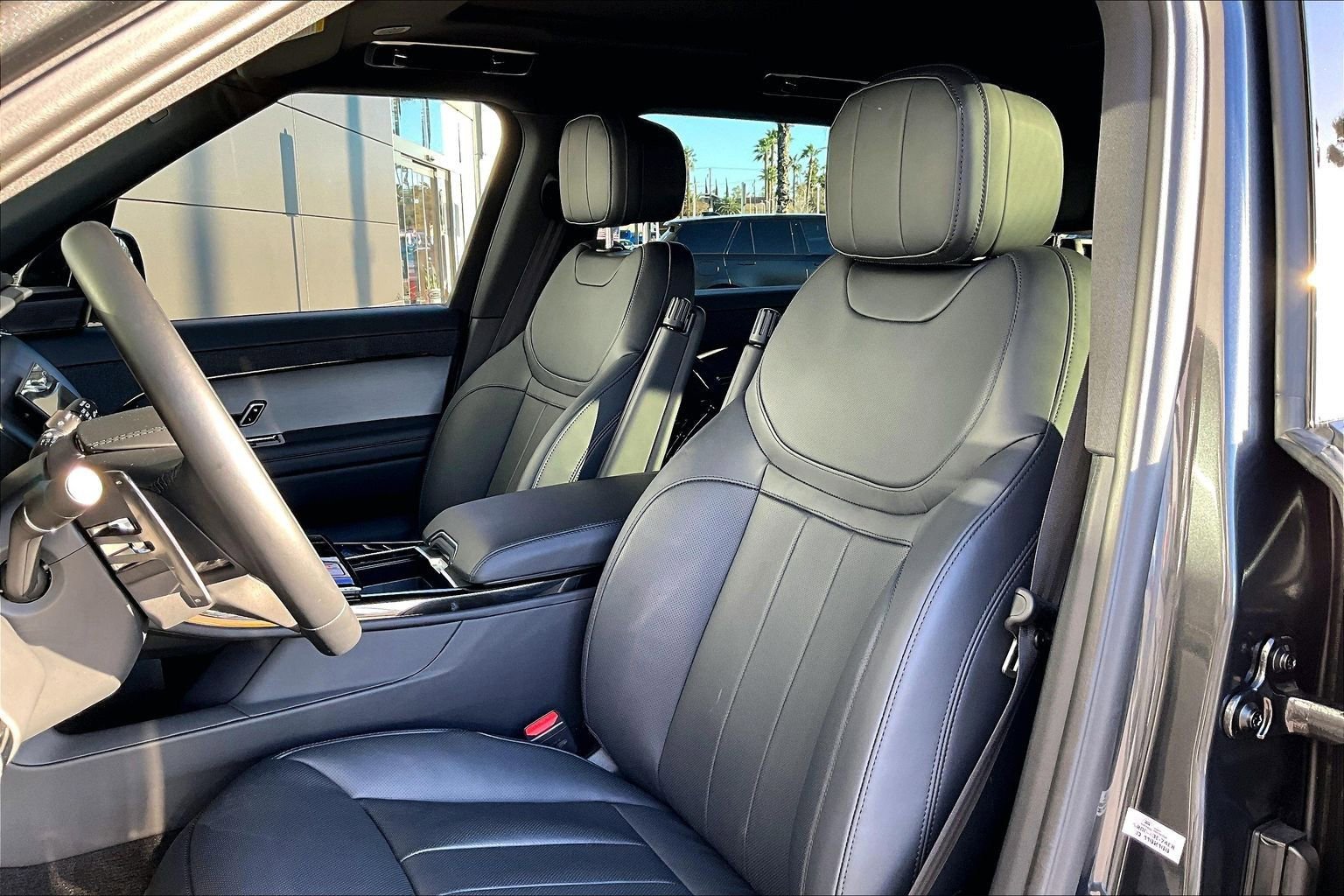 Used 2025 Land Rover Range Rover Sport Dynamic SE image 25