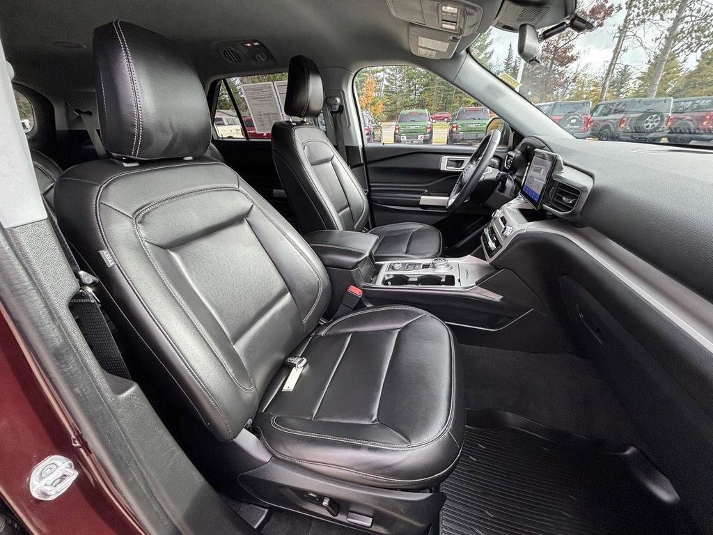 Used 2023 Ford Explorer XLT w/ Equipment Group 202A image 19