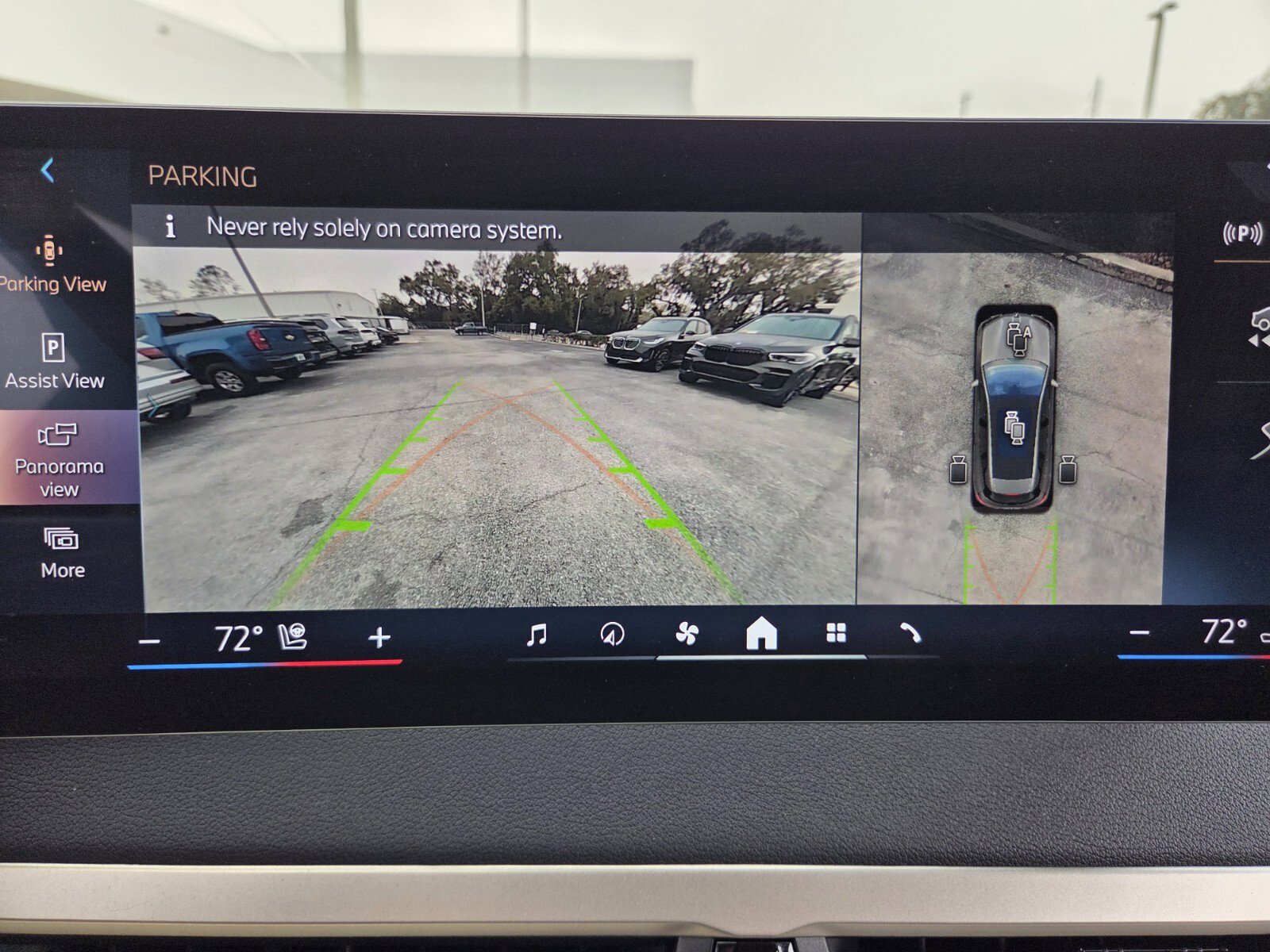 Used 2024 BMW iX xDrive50 w/ Premium Package image 23