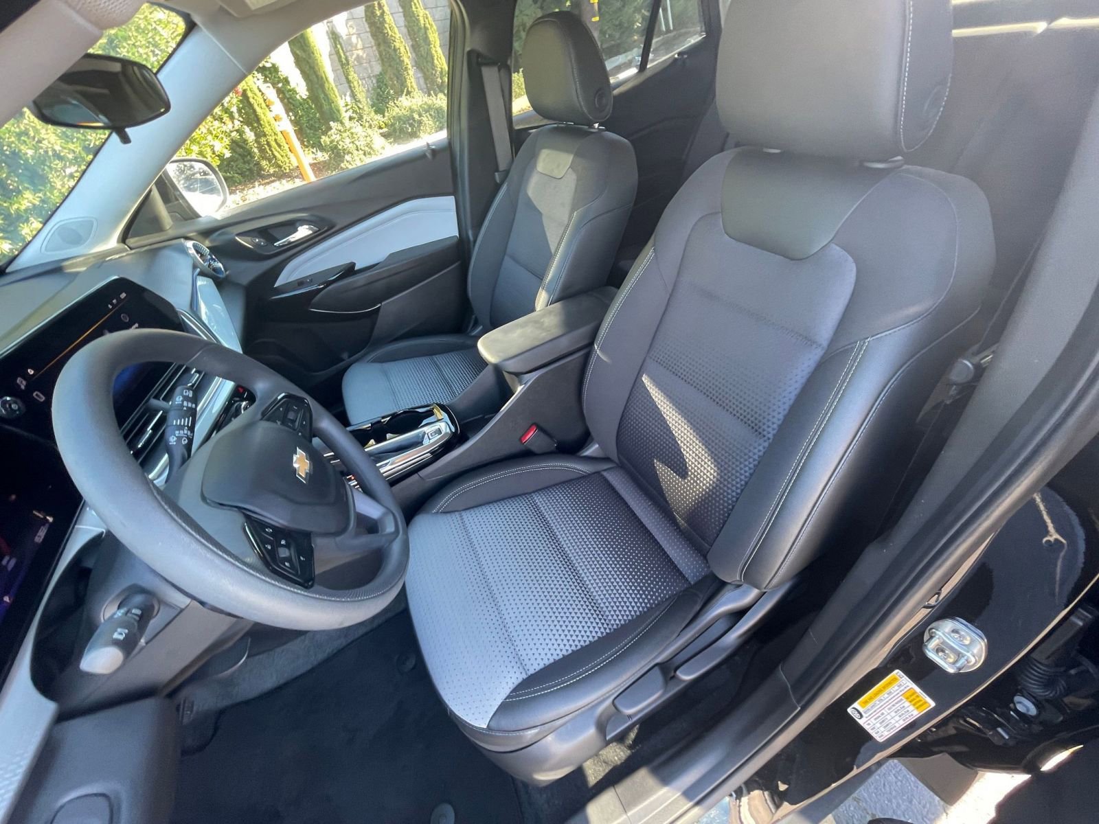 Used 2025 Chevrolet Trax LT image 35