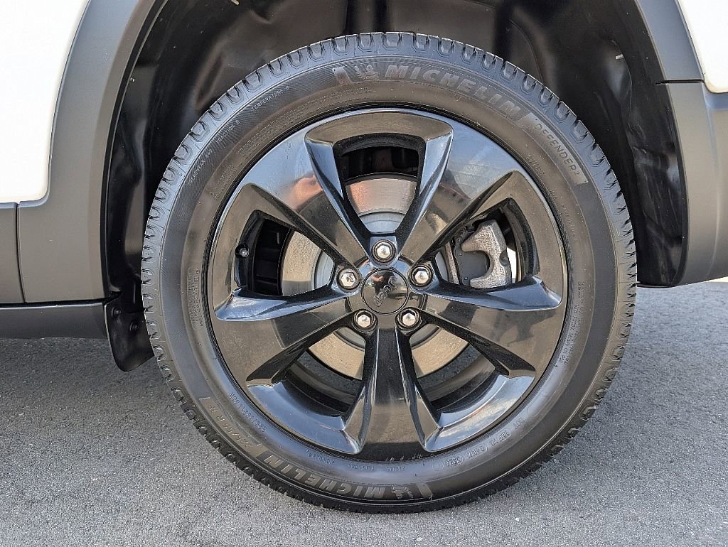 Used 2019 Jeep Cherokee Latitude Plus image 16