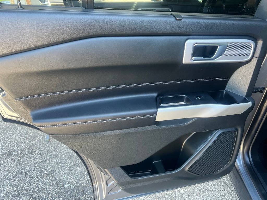 Used 2021 Ford Explorer Limited w/ Hybrid Equipment Group 310A AWD/4WD image 11