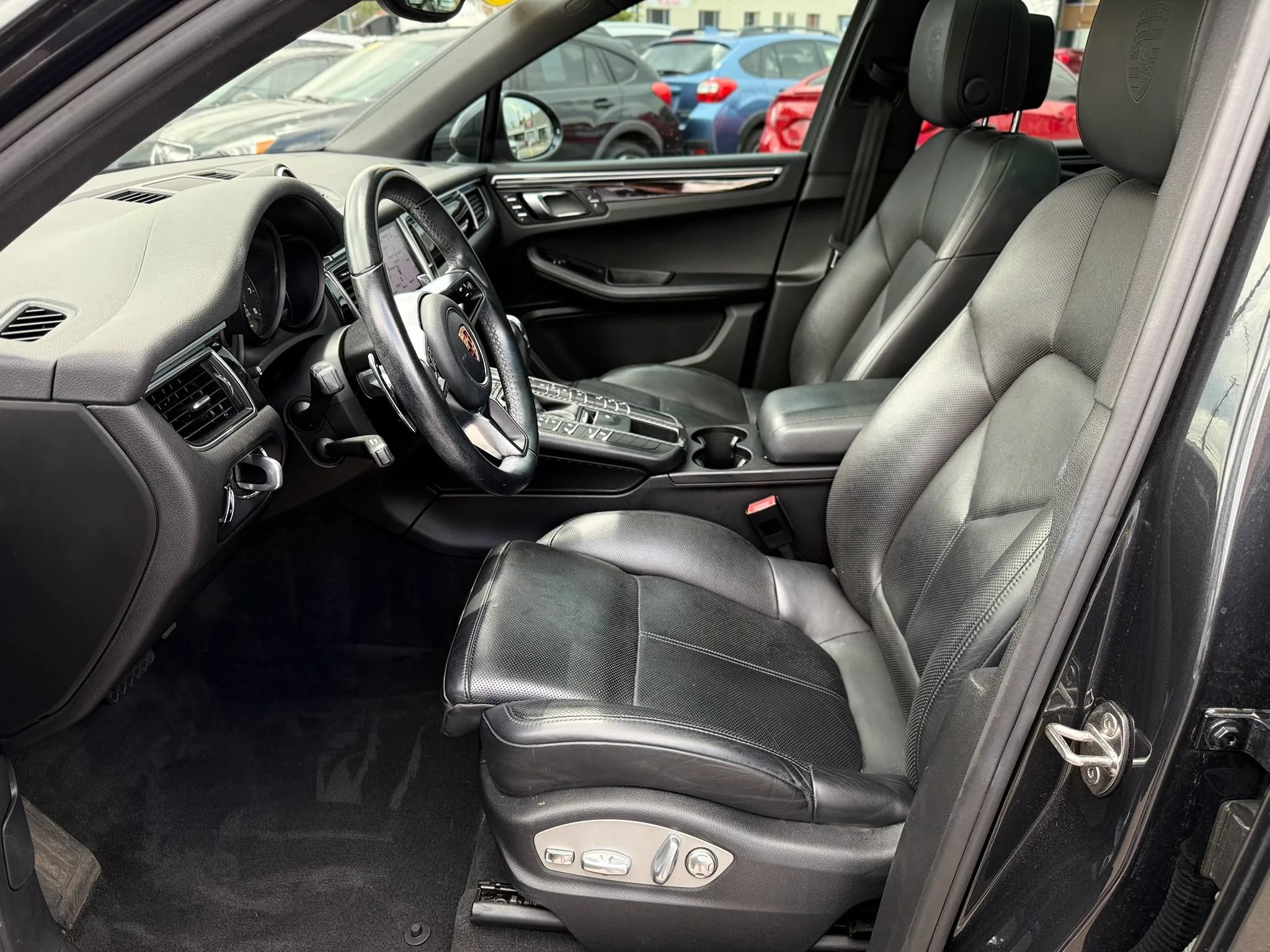 Used 2018 Porsche Macan Sport Edition AWD/4WD image 12