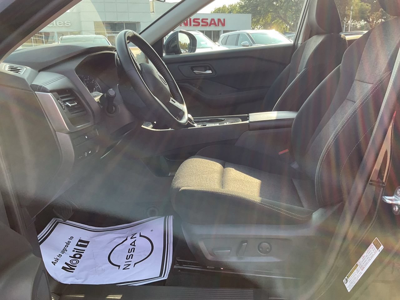 Used 2025 Nissan Rogue SV FWD image 8