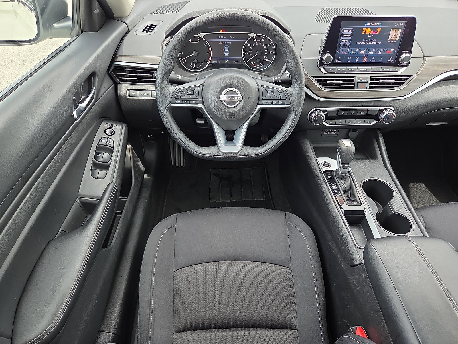 Used 2025 Nissan Altima 2.5 SV FWD image 11