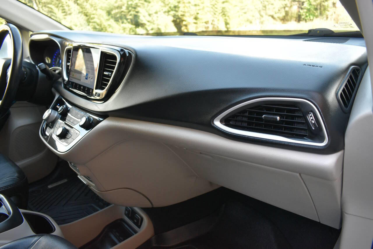 Used 2021 Chrysler Pacifica Touring-L image 24