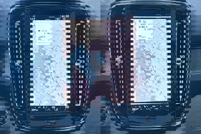 Used 2023 Volvo XC40 B4 Ultimate image 22