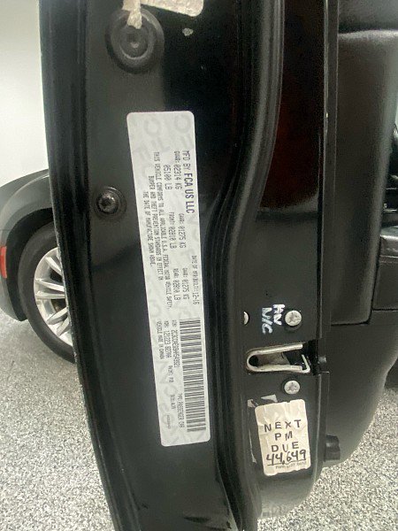 Used 2017 Chrysler 300 C image 11