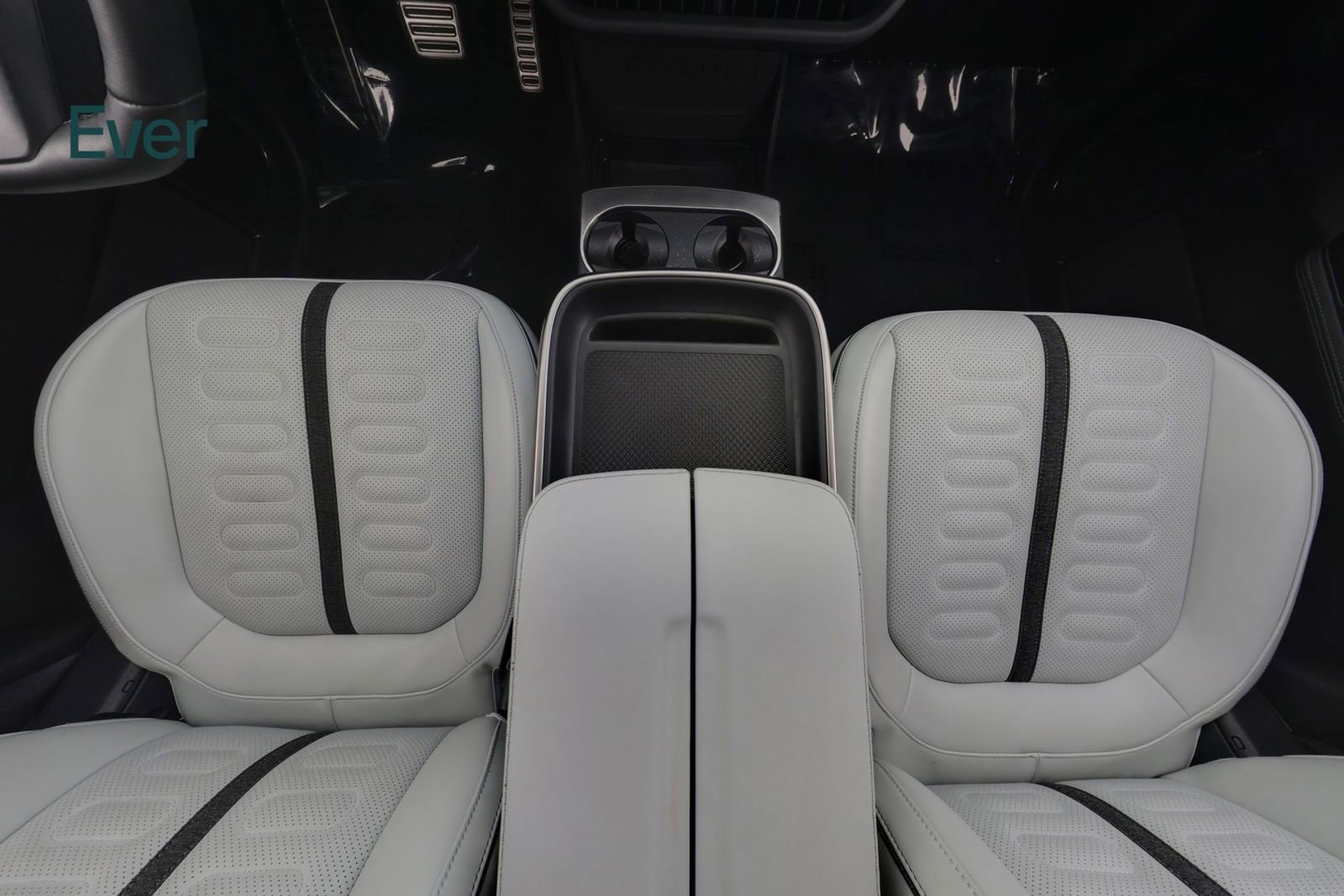 Used 2024 Rivian R1S Adventure AWD/4WD image 28