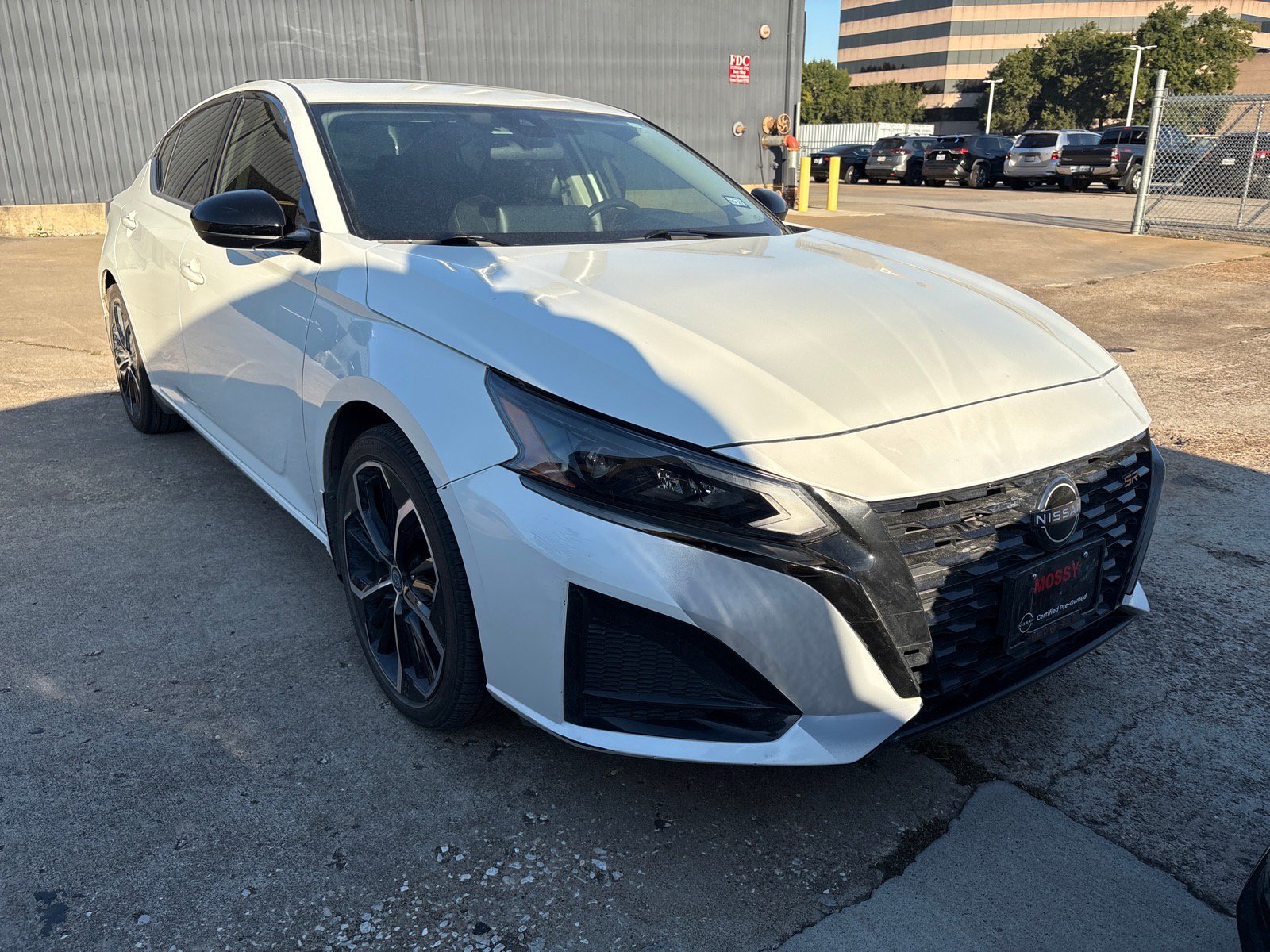 Used 2023 Nissan Altima 2.5 SR w/ SR Premium Package FWD image 1