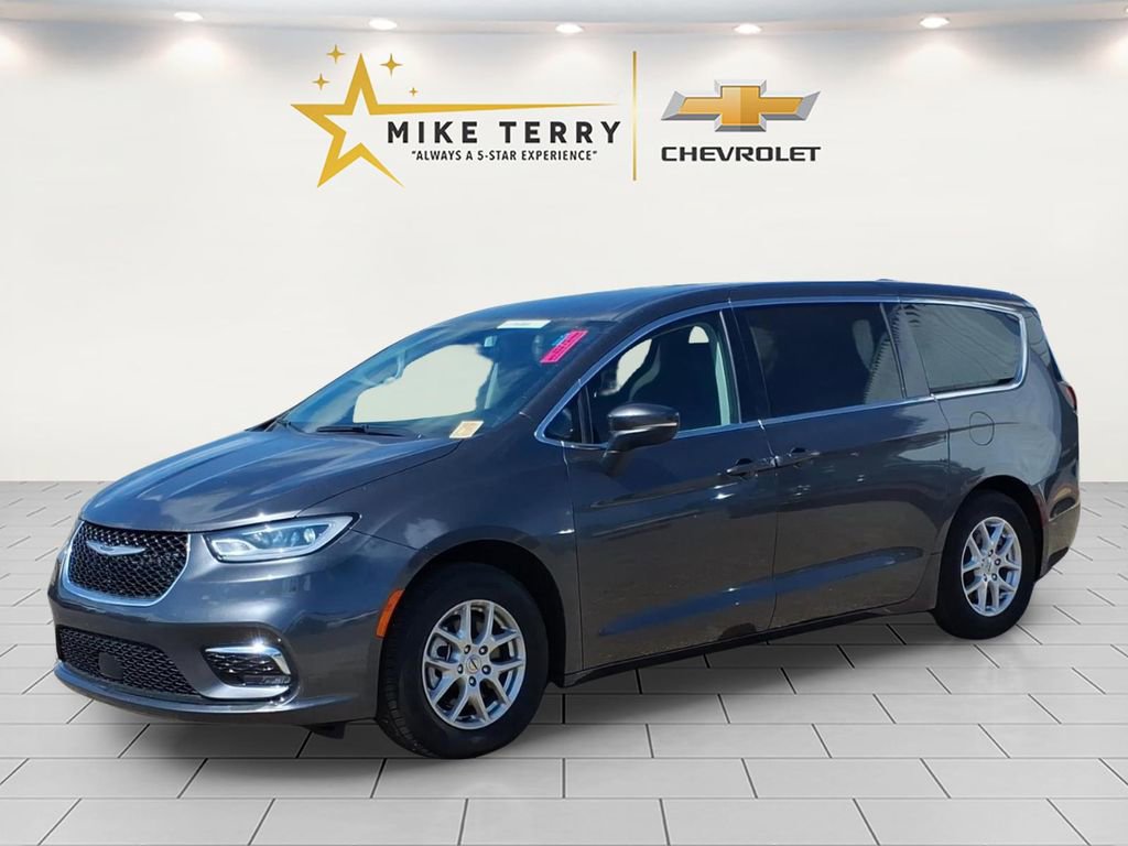 Used 2023 Chrysler Pacifica Touring-L image 1