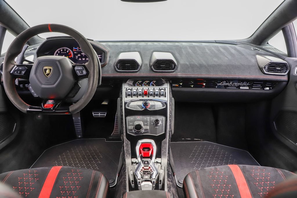 Used 2018 Lamborghini Huracan Performante AWD/4WD image 2