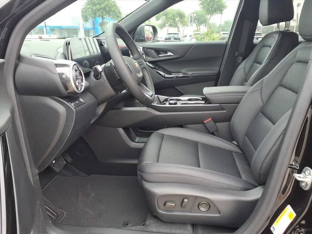 New 2026 Chevrolet Equinox LT w/ Convenience Package II FWD image 16