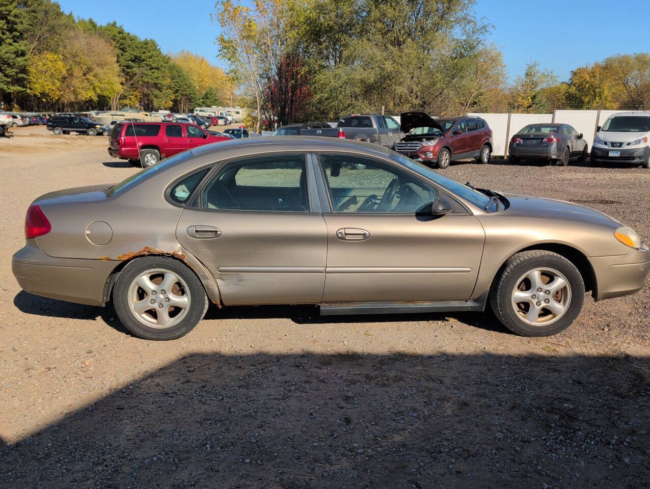 Used 2003 Ford Taurus SE FWD image 6