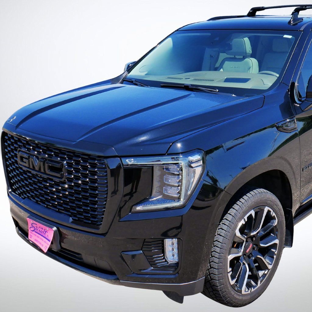 Used 2023 GMC Yukon XL Denali image 9