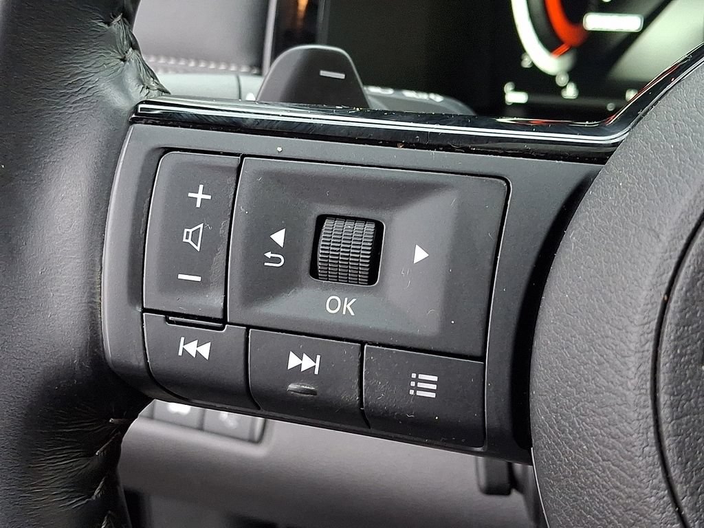 Certified 2023 Nissan Pathfinder Platinum w/ Lighting Package (N93) FWD image 24