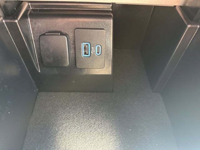 Used 2024 Ford Explorer XLT image 36