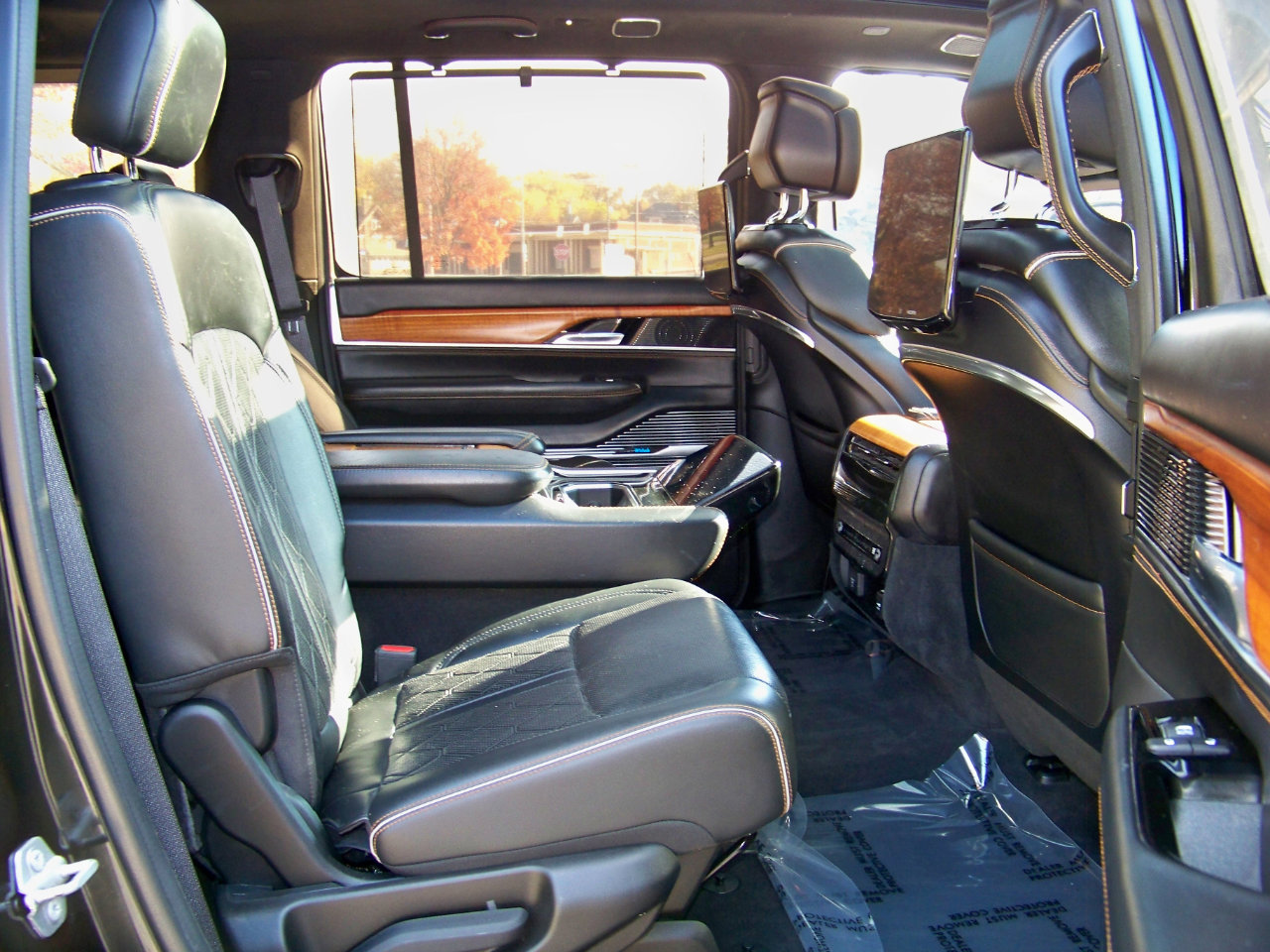 Used 2022 Jeep Grand Wagoneer Series III w/ Rear Seat Video Group 1 image 37