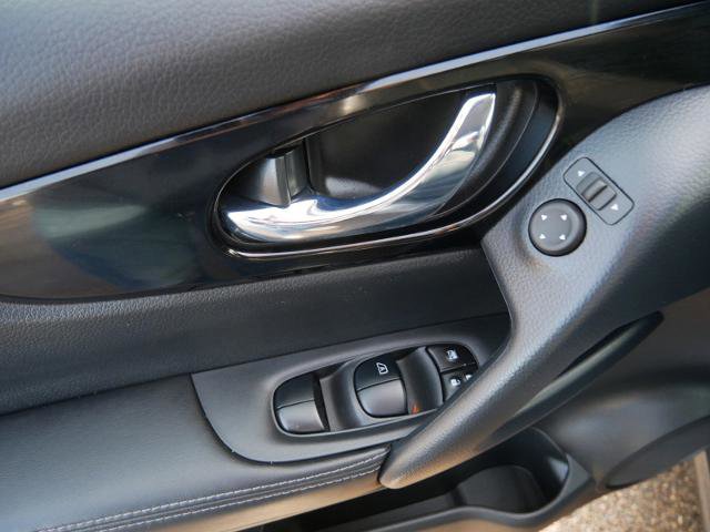 Certified 2022 Nissan Rogue Sport SL image 17