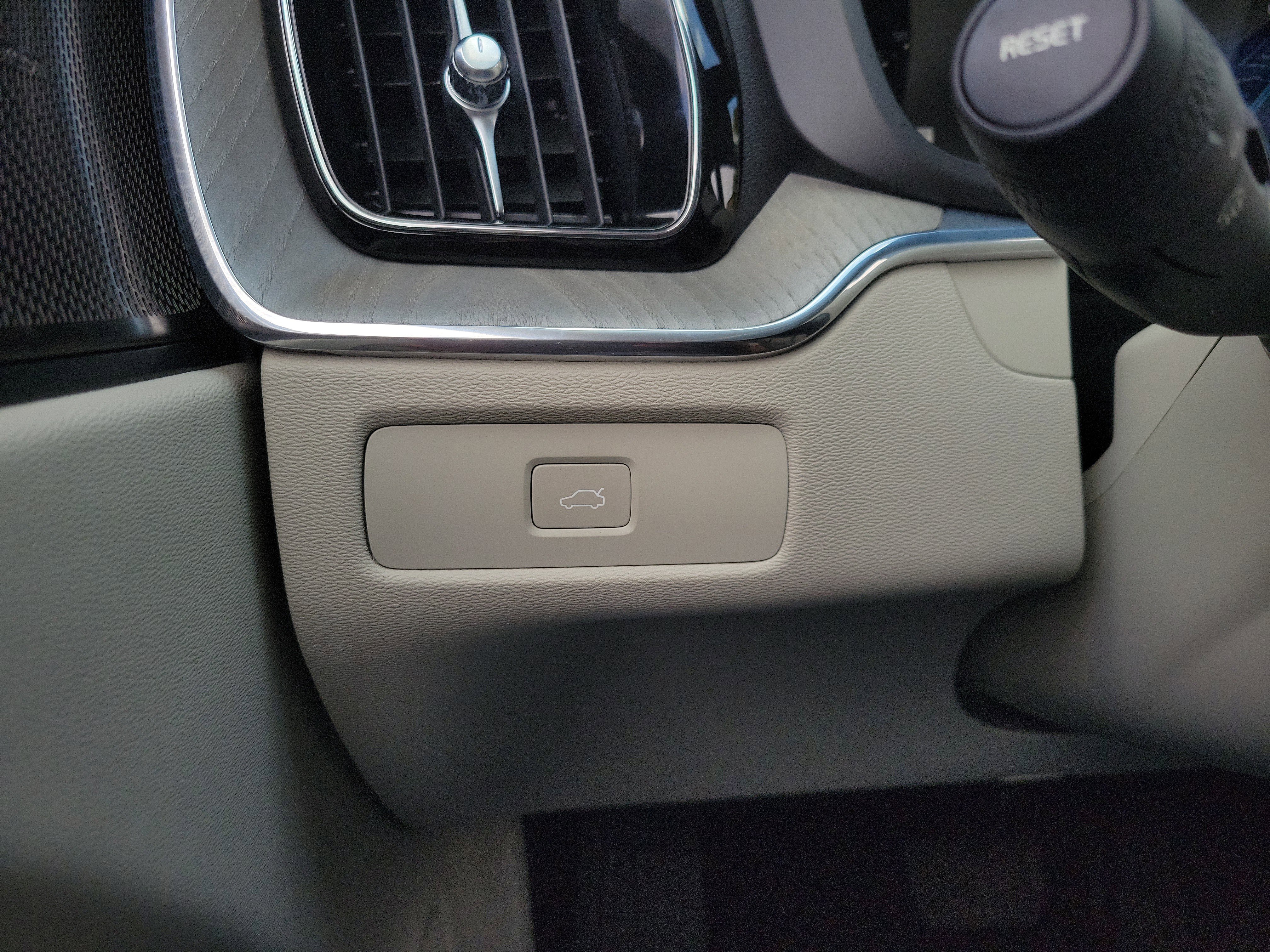 Used 2023 Volvo XC60 B5 Plus w/ Climate Package image 29