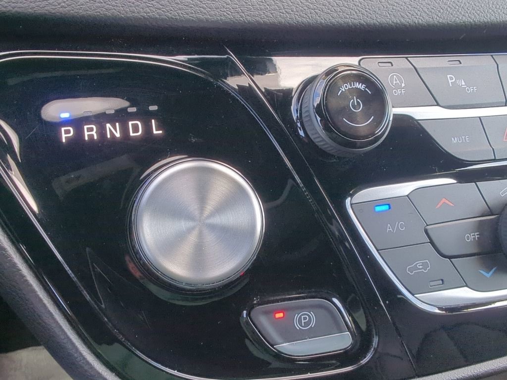Used 2025 Chrysler Pacifica Select image 29