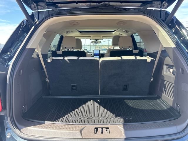 Certified 2022 Ford Explorer Platinum w/ Equipment Group 601A AWD/4WD image 12