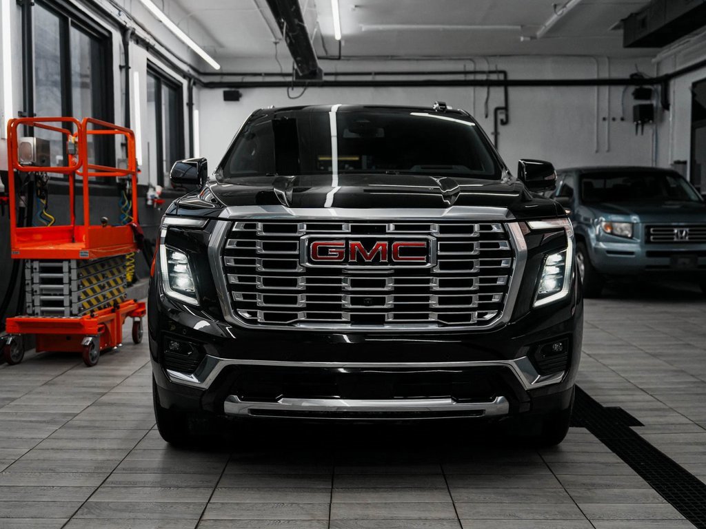 Used 2025 GMC Yukon XL Denali image 2