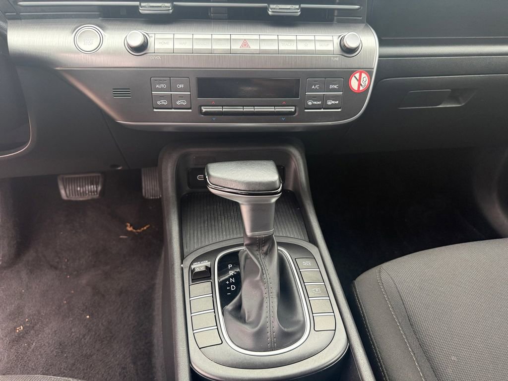 Certified 2025 Hyundai Kona SEL image 11