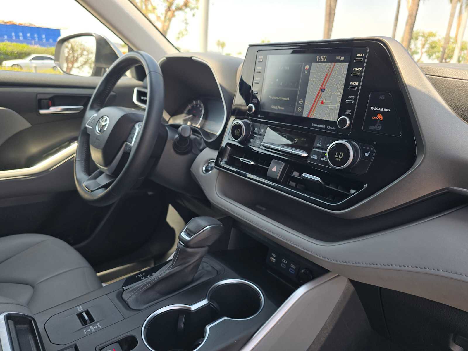 Used 2022 Toyota Highlander XLE image 10