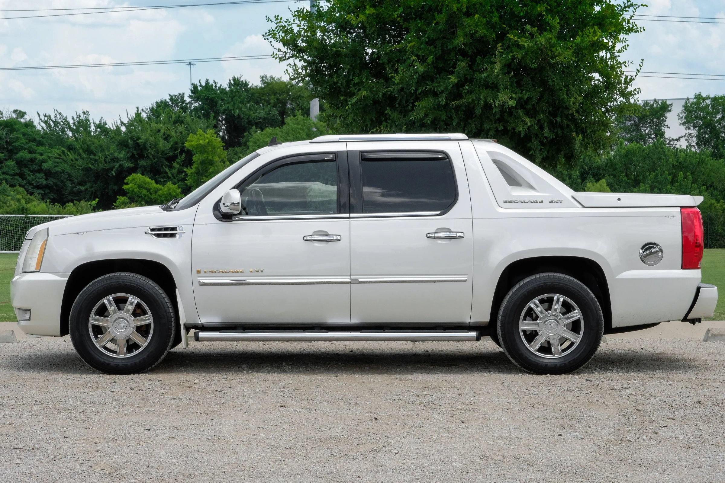 Used 2007 Cadillac Escalade EXT w/ Information Package AWD/4WD image 13