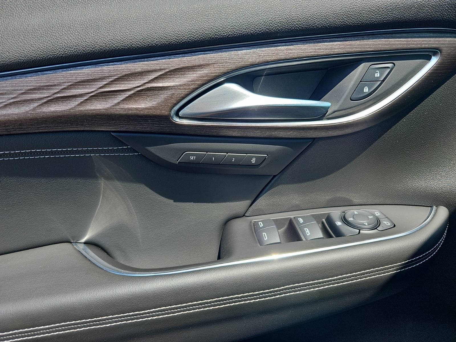 Used 2021 Buick Envision Avenir AWD/4WD image 25