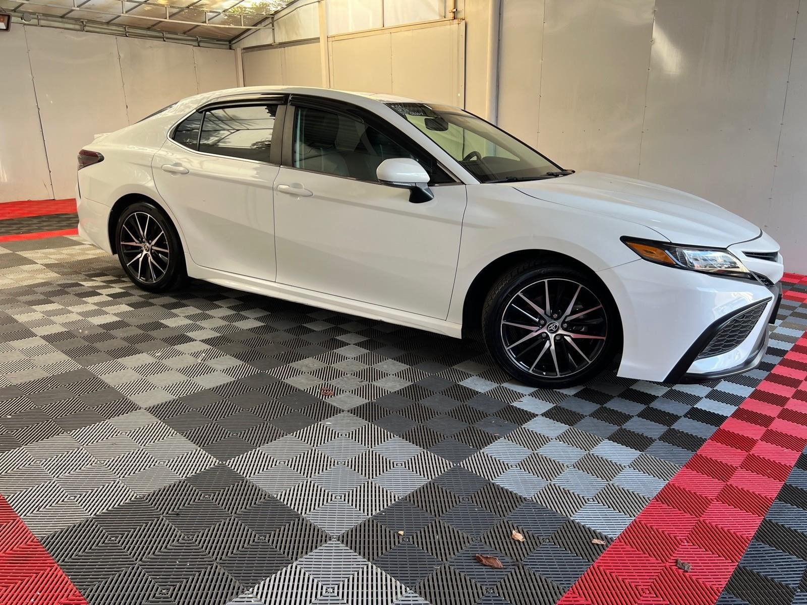 Used 2023 Toyota Camry SE w/ Cold Weather Package AWD/4WD image 7