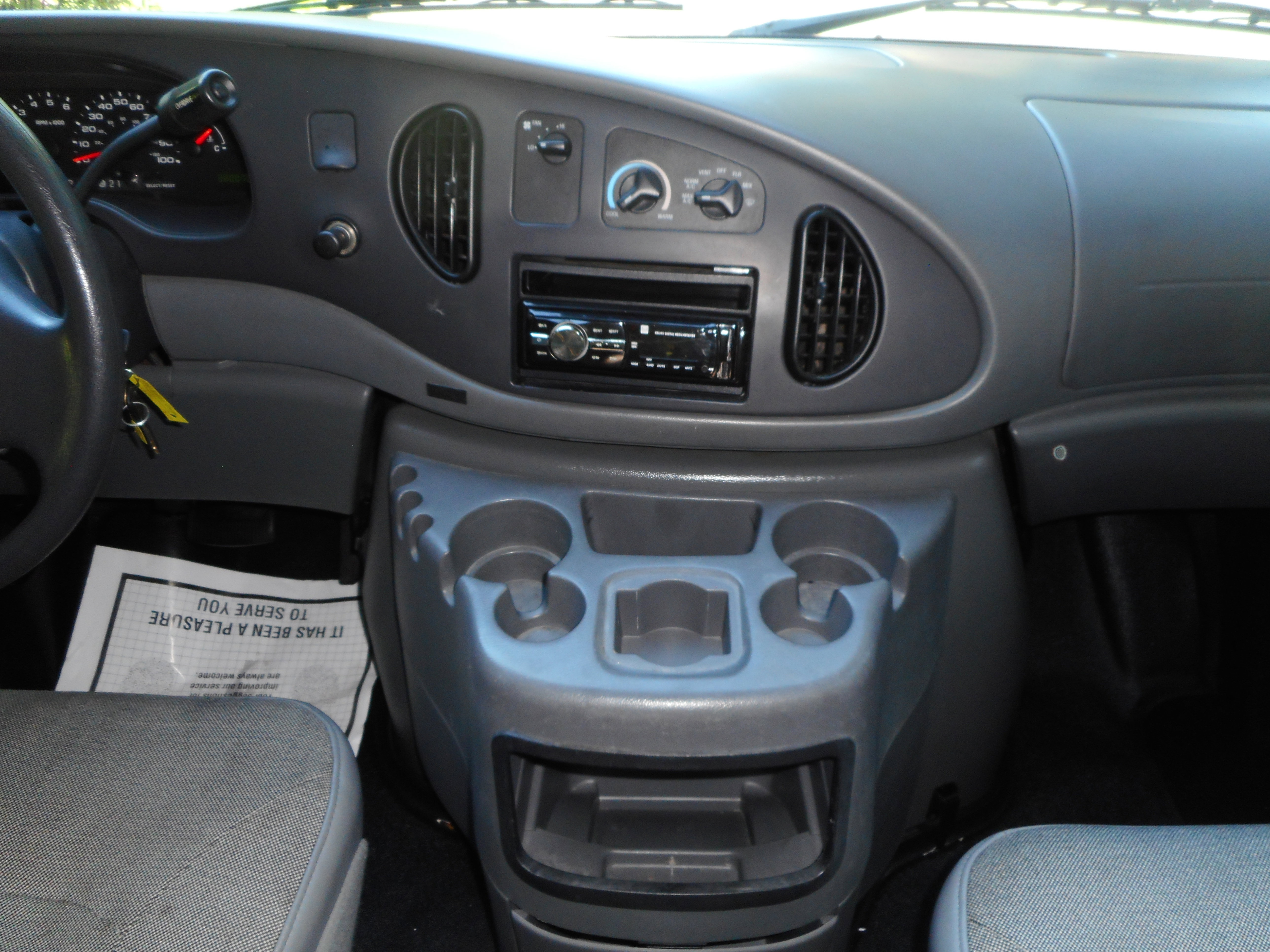 Used 2004 Ford E-350 and Econoline 350 Super Duty RWD image 21