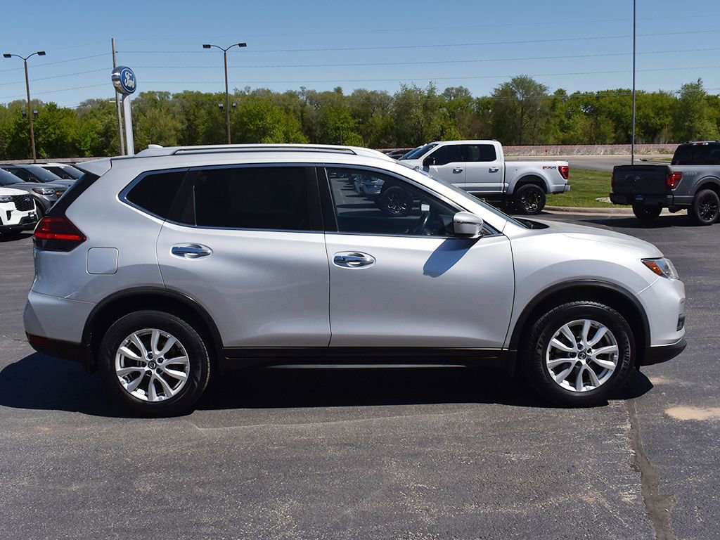 Used 2017 Nissan Rogue SV AWD/4WD image 13
