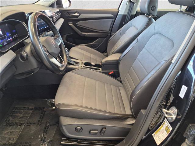 Used 2025 Volkswagen Jetta SE FWD image 21