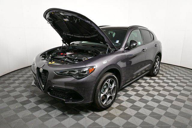 New 2025 Alfa Romeo Stelvio Sprint w/ Convenience Package AWD/4WD image 32