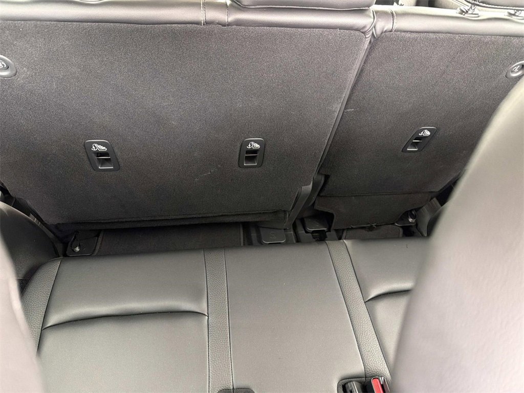 Used 2023 Nissan Pathfinder SL w/ Black Appearance Package image 32