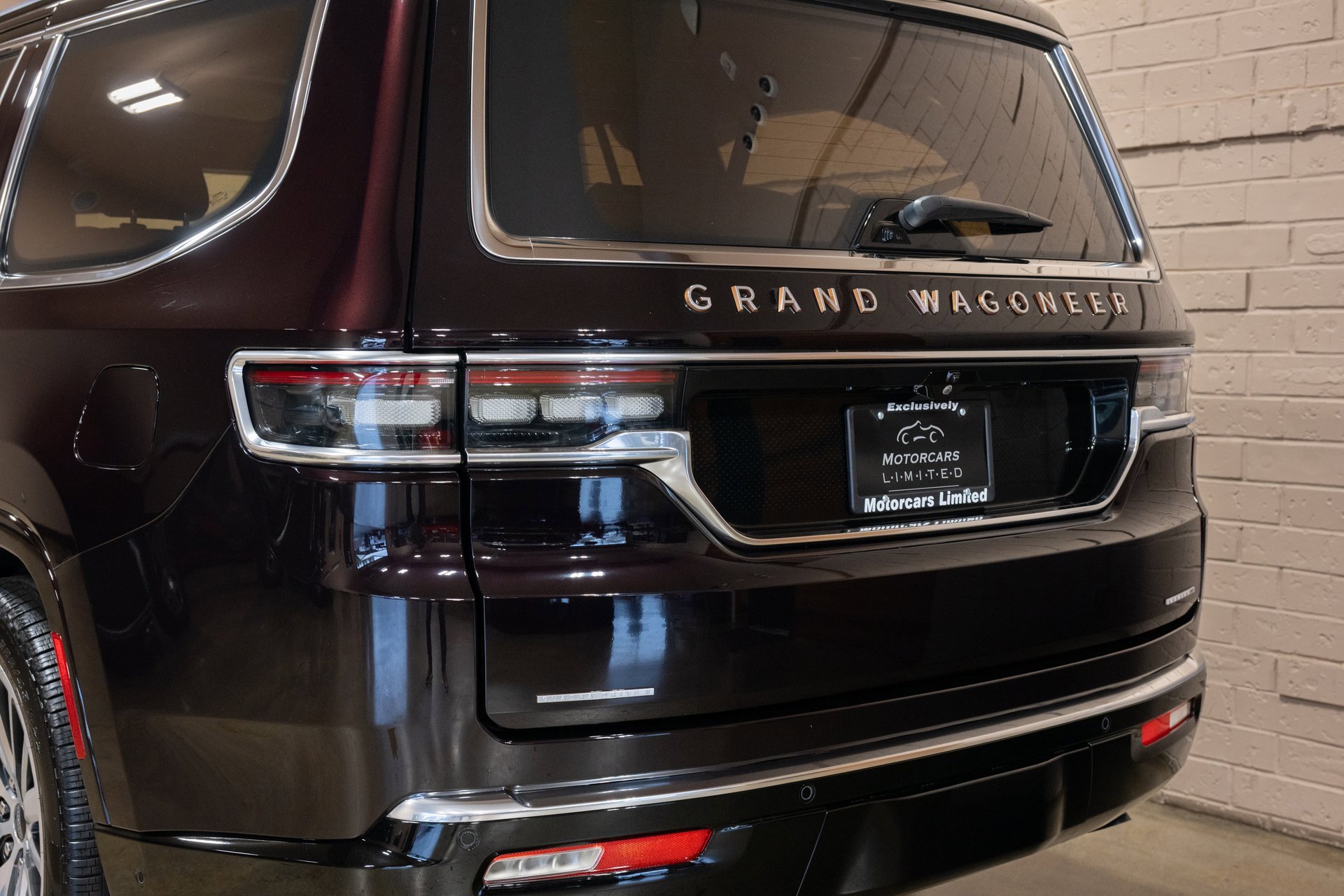 Used 2023 Jeep Grand Wagoneer Series III w/ Rear-Seat Entertainment Group image 14