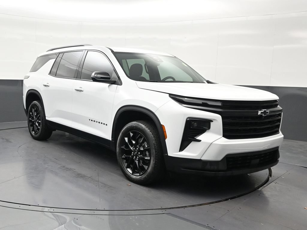 Used 2025 Chevrolet Traverse LT w/ Midnight/Sport Edition FWD image 8