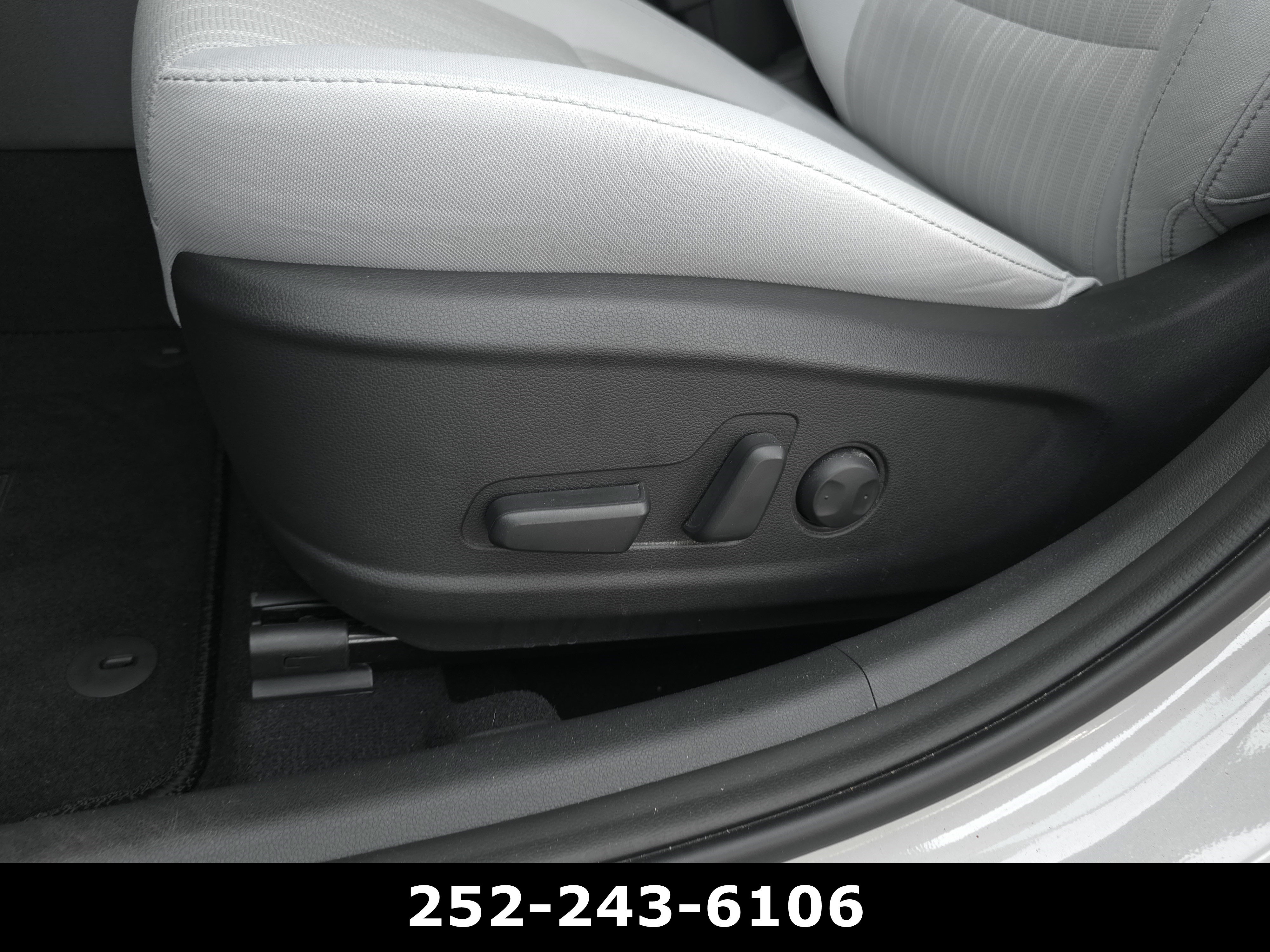 Used 2023 Hyundai Kona SEL AWD/4WD image 11