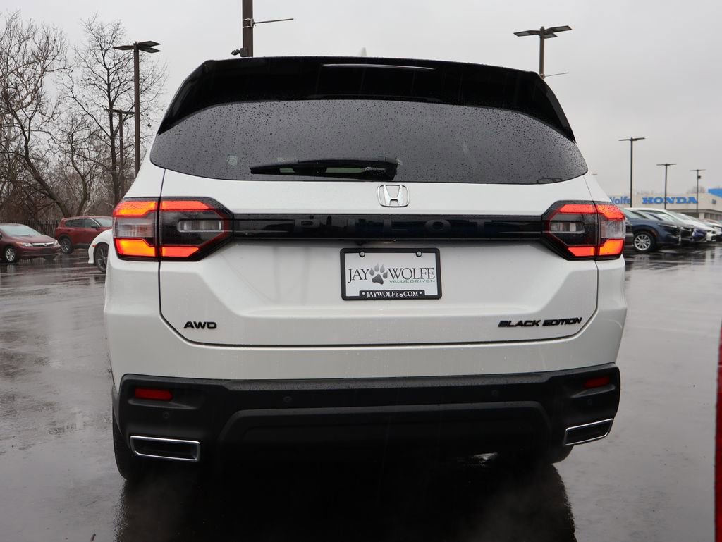 Certified 2025 Honda Pilot Black Edition image 6