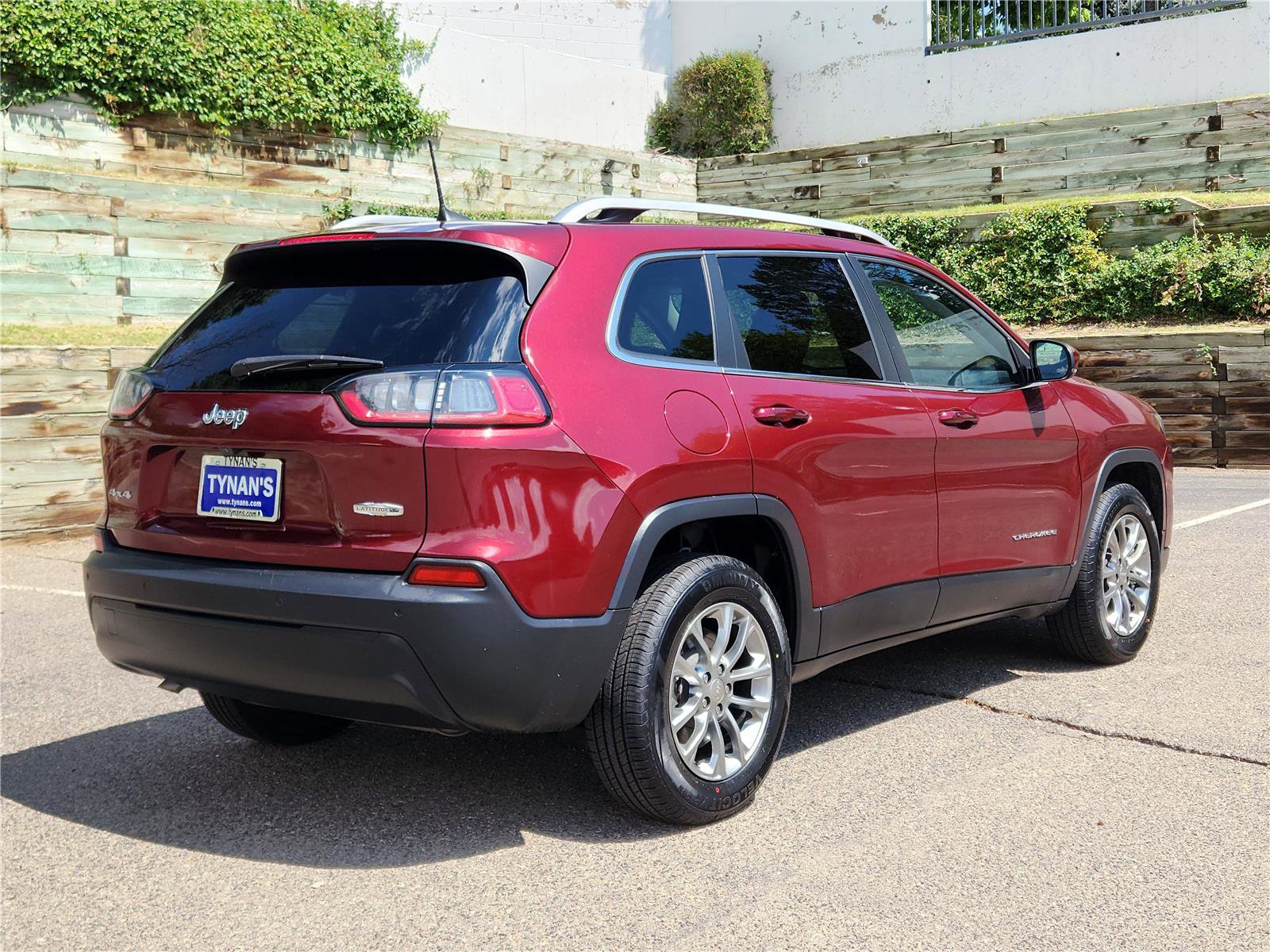 Used 2019 Jeep Cherokee Latitude Plus w/ Cold Weather Group image 3