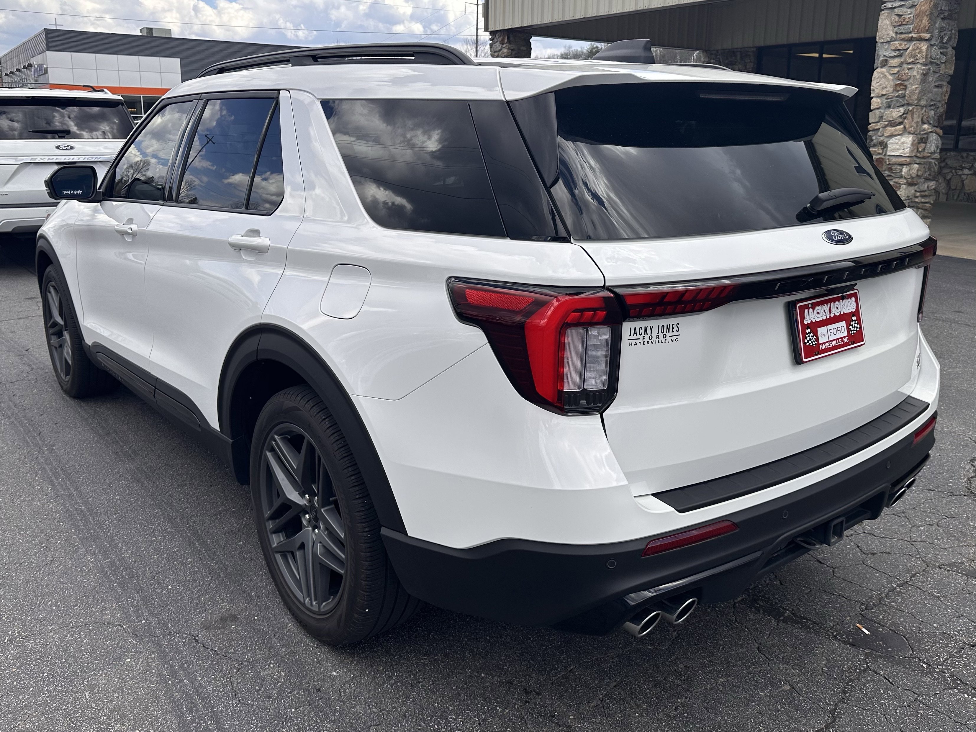 Used 2025 Ford Explorer ST AWD/4WD image 8