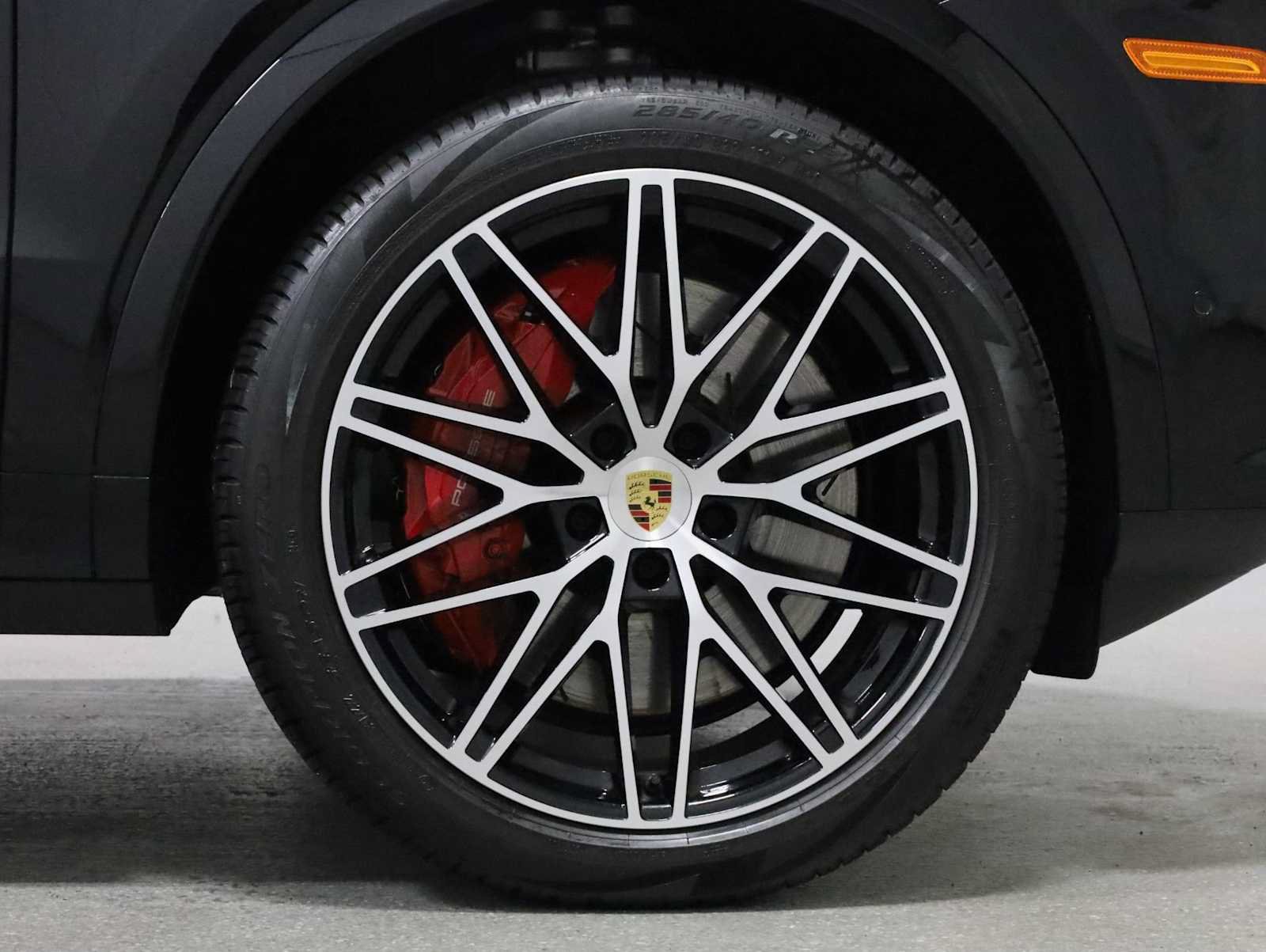 Certified 2024 Porsche Cayenne Turbo AWD/4WD image 12