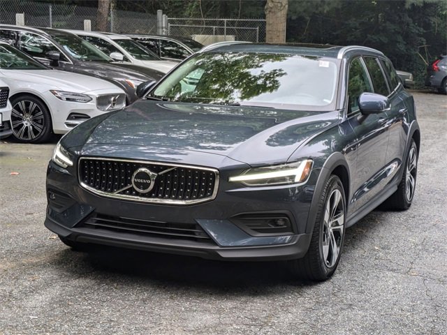 Certified 2024 Volvo V60 B5 Cross Country Plus image 3