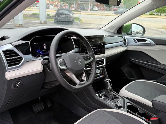 Used 2025 Volkswagen Taos SE w/ Panoramic Sunroof Package AWD/4WD image 11