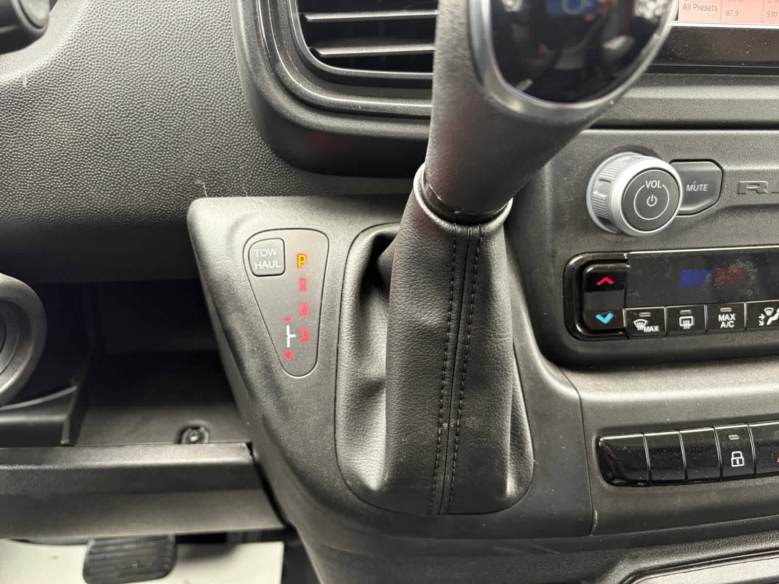 Used 2025 RAM ProMaster 2500 w/ Convenience Group FWD image 13