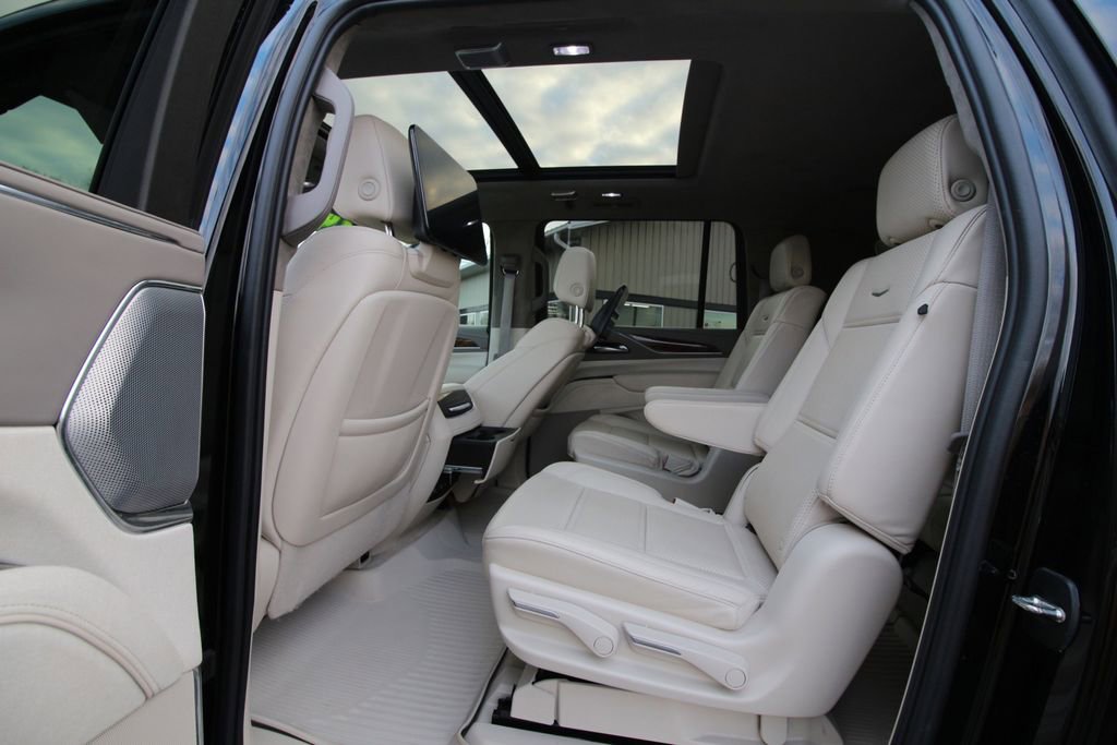 Used 2024 Cadillac Escalade ESV Sport Platinum w/ LPO, ONYX Package image 37