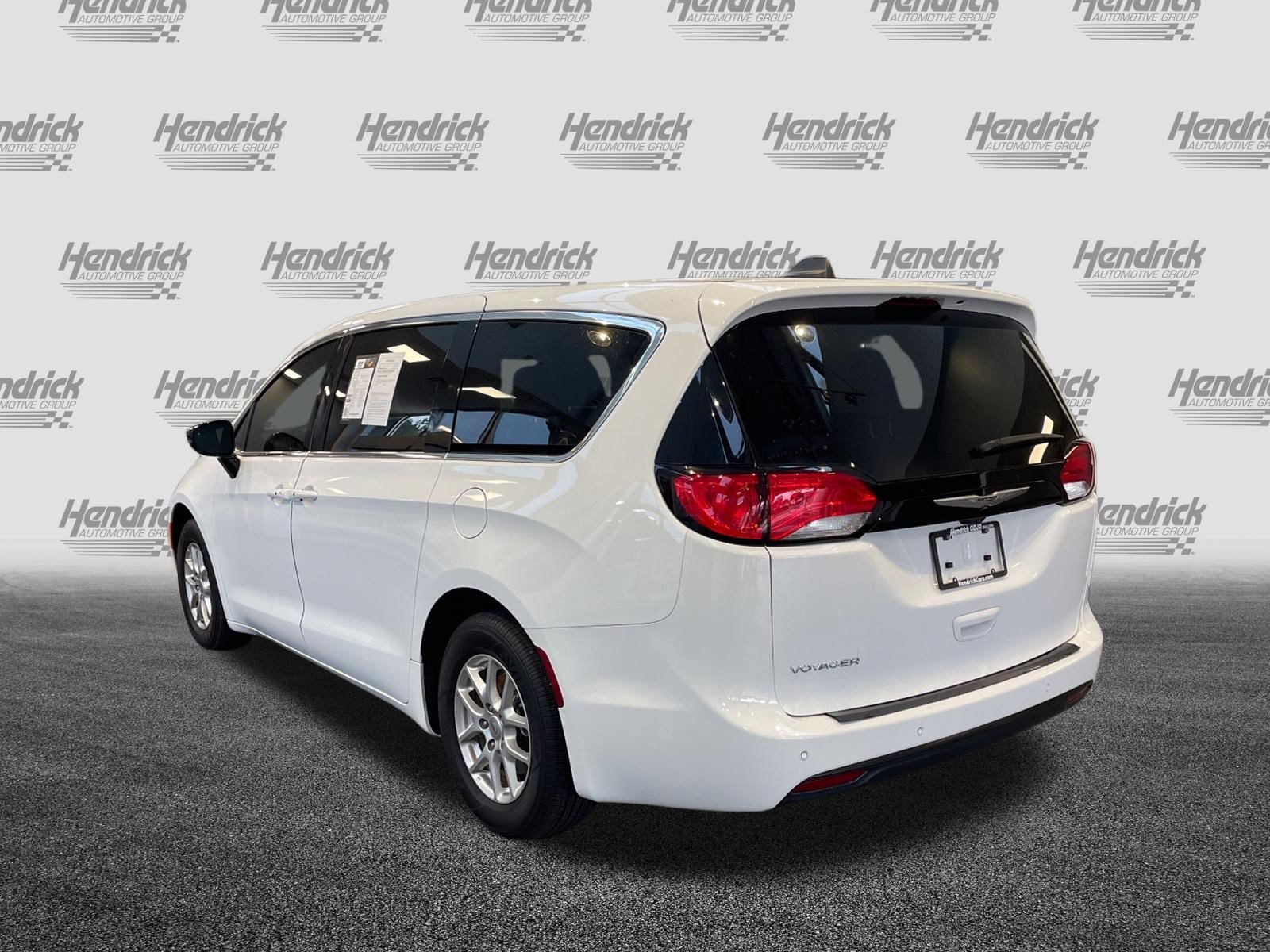 Used 2025 Chrysler Voyager LX FWD image 8