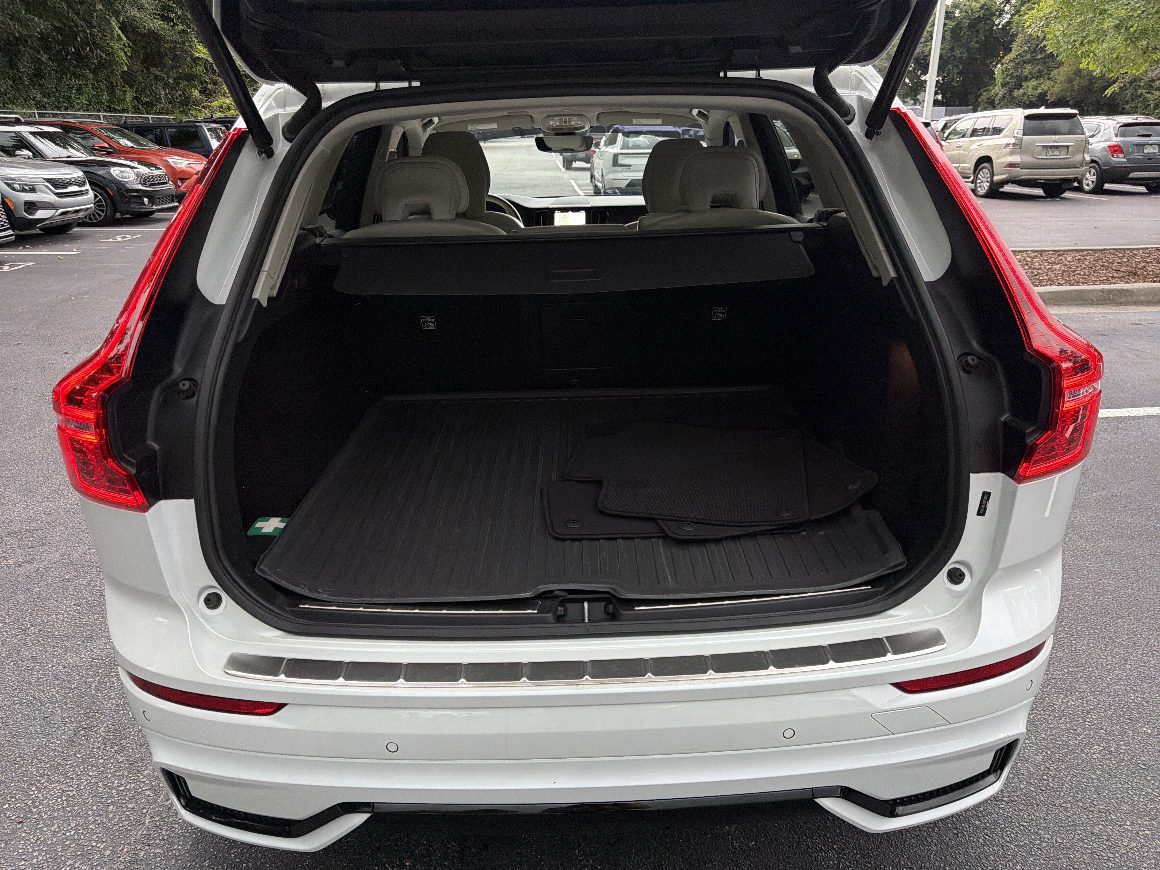 Certified 2024 Volvo XC60 B5 Plus w/ Protection Package Premier AWD/4WD image 34